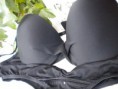 Art. 29: Conjunto Kaury. Corpiño en tasa soft y push up, cola less; en negro y azulino. 